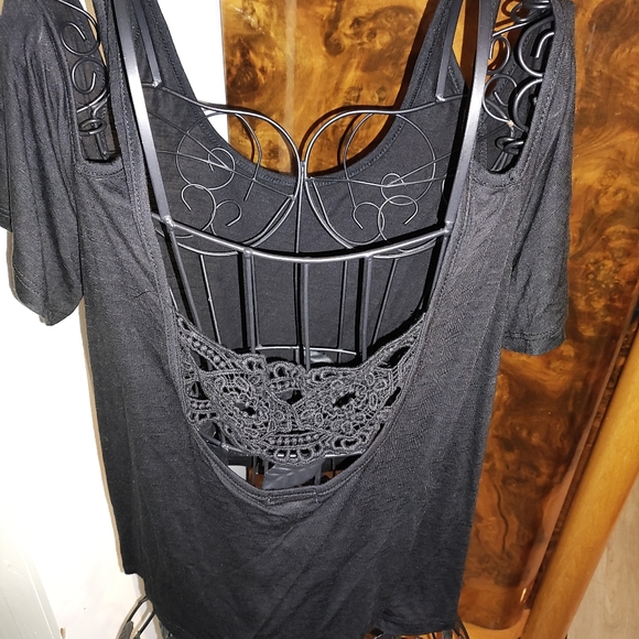 adorable Bongo Top - Picture 2 of 2